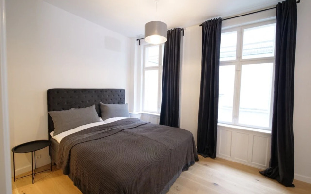 Sanders King - Smart 4-bdr Apt in City Center