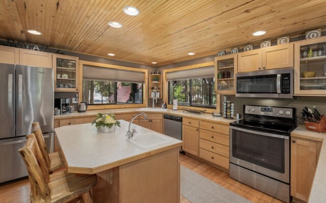 Thyme Out 2 Bedroom Home by NW Comfy Cabins by RedAwning