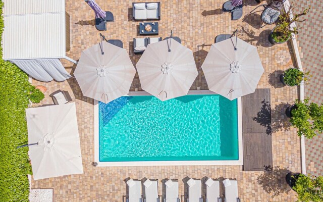 Awesome Home in Brodarica with Hot Tub, WiFi & 6 Bedrooms