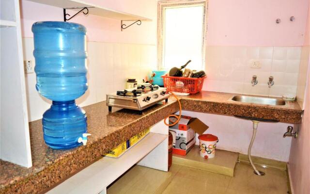Pretty Garden View, 3BHK Furnished Flat near Kashi Vishwanath Temple