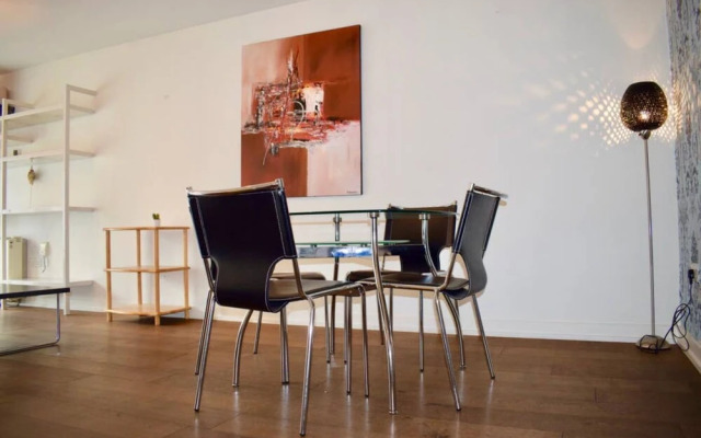 Modern Apartment in Silicon Docks With Balcony