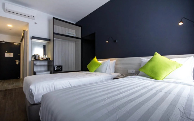 Manhattan Condo 8-11pax (2min to Aeon & Lotus)