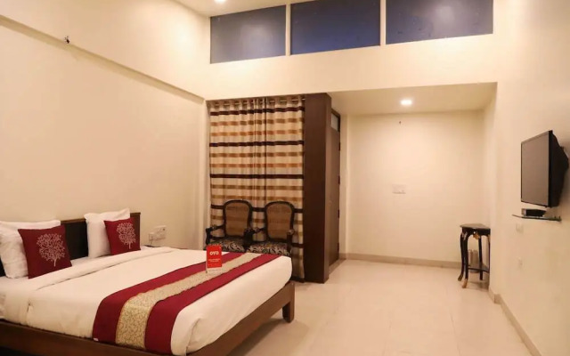 White Hall By OYO Rooms