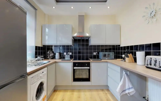 Stayzo Stylish House Accommodation in Westminster