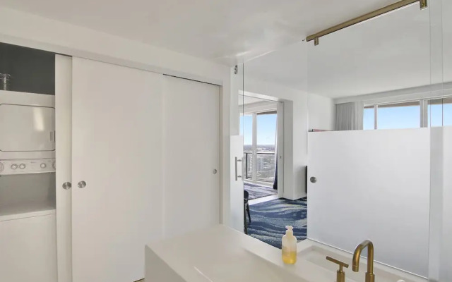 Sapphire Suite Beachfront, Gym + Pool!