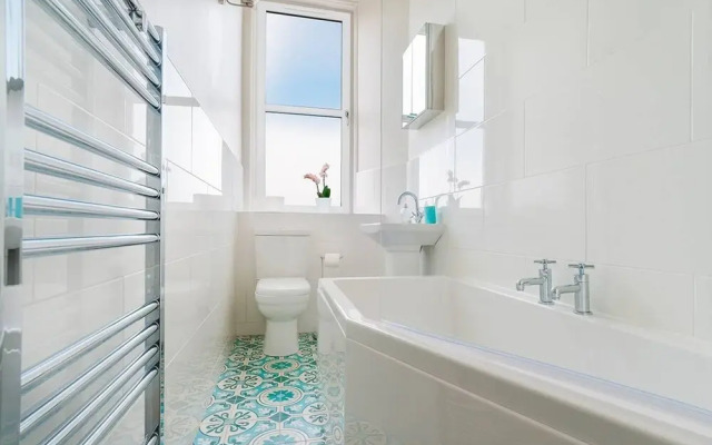 Bright Spacious and Luxurious Central Apartment