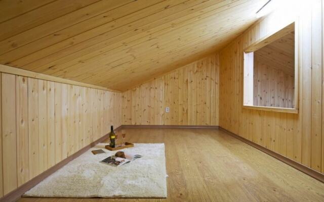 Gyeongju Star Garret Bed and Breakfast