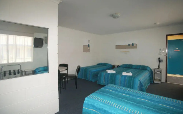 Cedar Lodge Motel Townsville