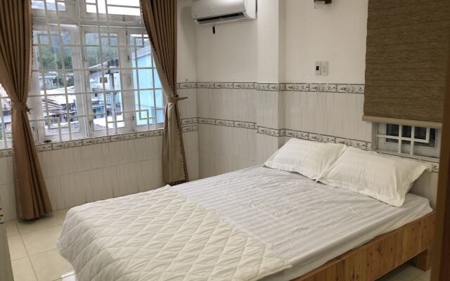 Binh Minh Hostel by OYO Rooms