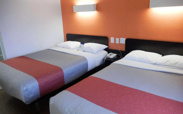 Motel 6 Clute, TX