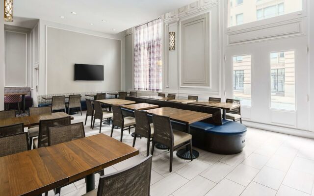 Hampton Inn & Suites Baltimore Inner Harbor