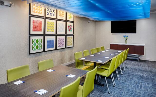 Holiday Inn Express & Suites Chicago North Shore - Niles by IHG