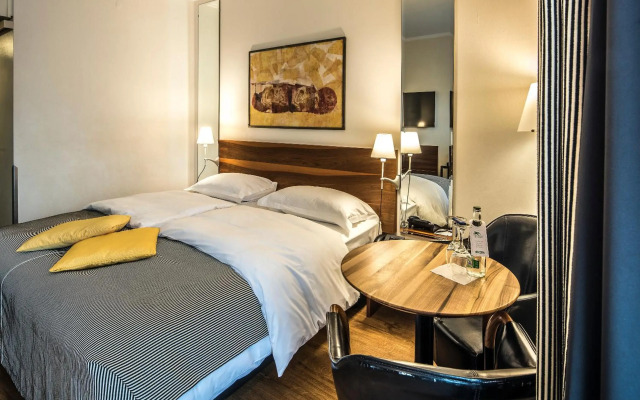 Central Plaza Hotel