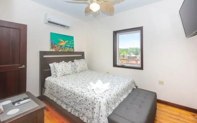Coco View Canal Lot 18 Private Home 3 Bedroom Home