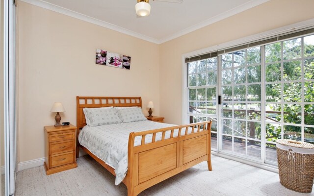 Longboard, 11 Boulder Bay Road