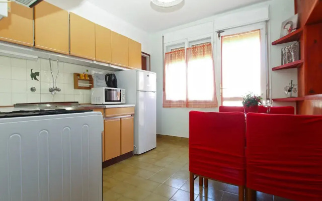 Apartment 686