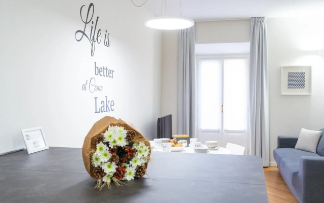 White Flat in Como City Center