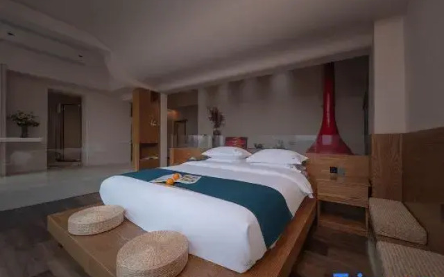 Xingyi Wanfenglin Peak-Chasing House