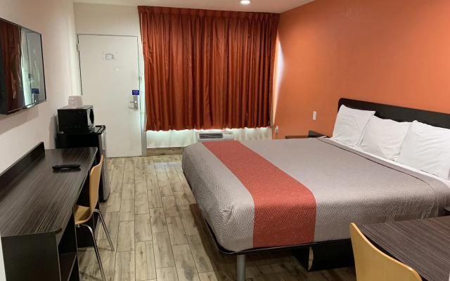Motel 6 Englewood, FL