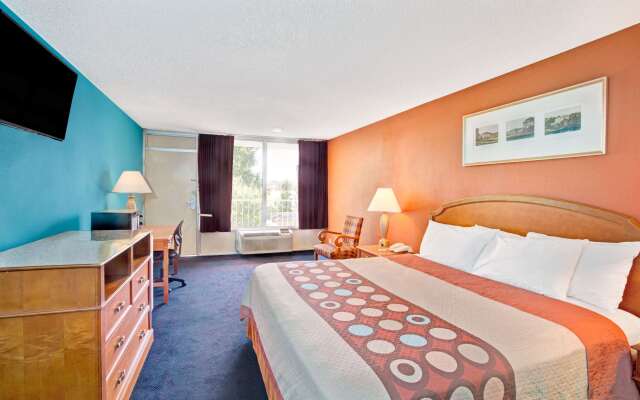 Super 8 by Wyndham Gaffney