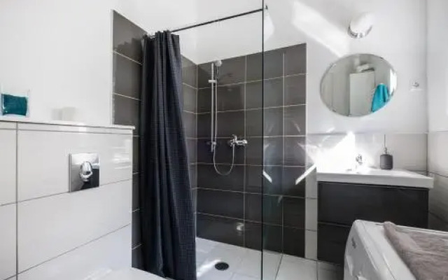 Andrassy Garden Apt in Center