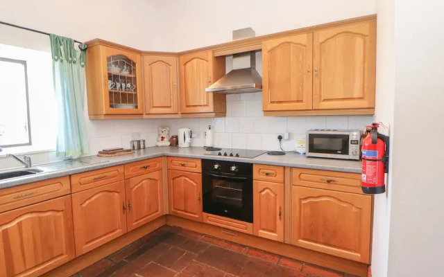 Thistle Close