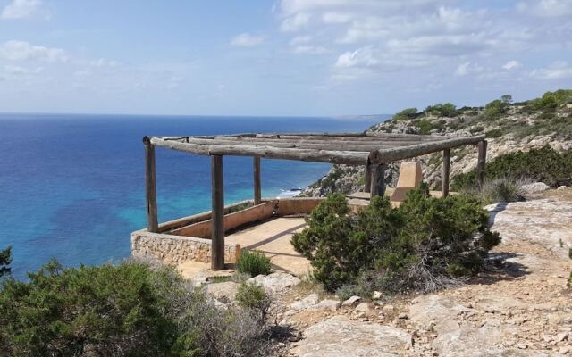 Very Unusual Rock House, Situated Right on the Coast With Spectacular Views