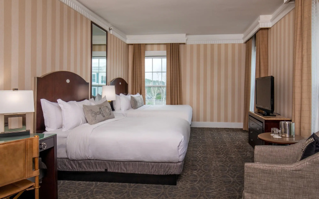 Inns at Equinox