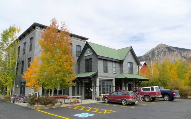 Crested Butte Lodge and Hostel