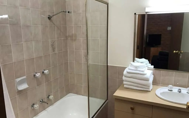 Best Western Heritage Motor Inn – Bathroom – Corowa