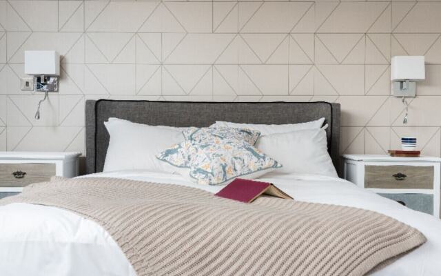 The Camden Chalet - Bright & Modern 3bdr Home With Balcony