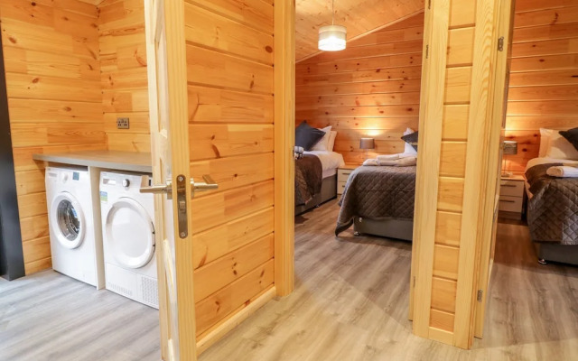 Bryn Eiddon Log Cabin