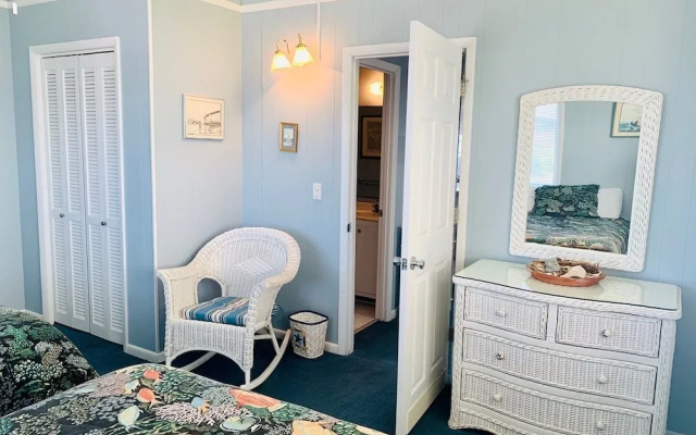Westside- 3 Bedroom Home by RedAwning