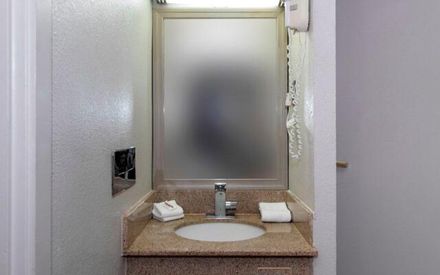 Red Roof Inn Petersburg - Fort Lee