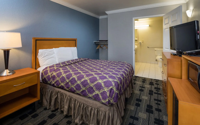 SOMA Park Inn – Civic Center