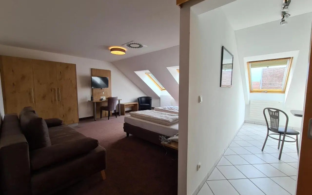 Hotel am Hachinger Bach by Blattl