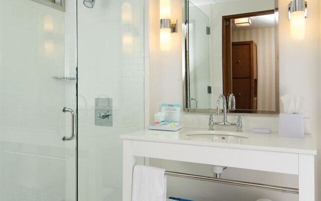 Four Points by Sheraton Kansas City - Sports Complex