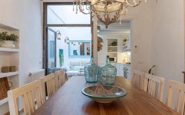 CASA AZUL stunning house a few metres from the bea