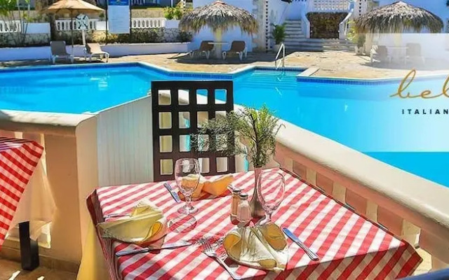 6 Bedroom Villa