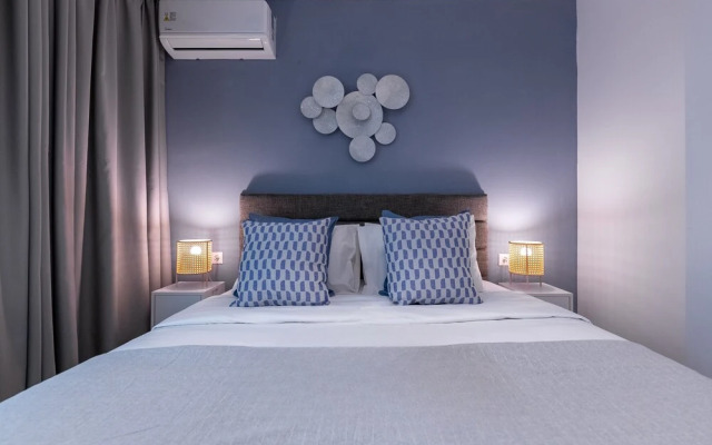 Phaedrus Living Downtown Flat Acropolis