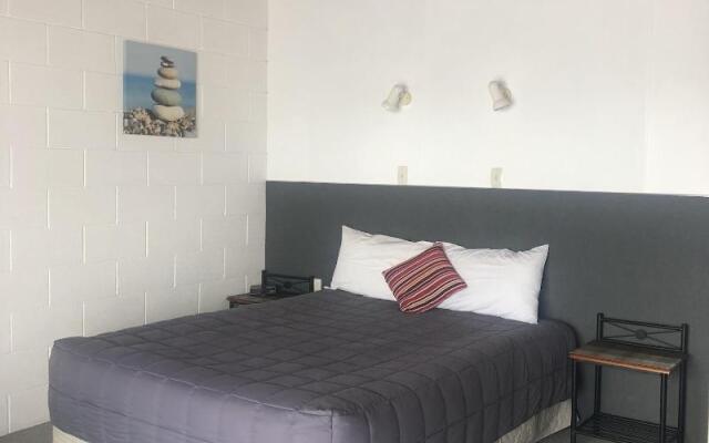 Thornton Lodge Motel