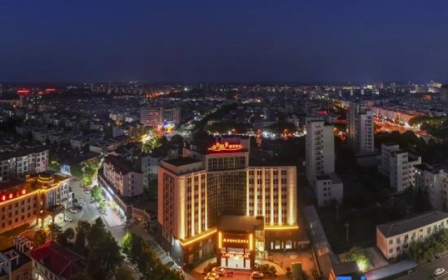 Luoshan Golden Sunshine Star Ji Hotel