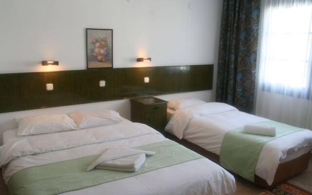 Mr Happy's-Liman Hotel