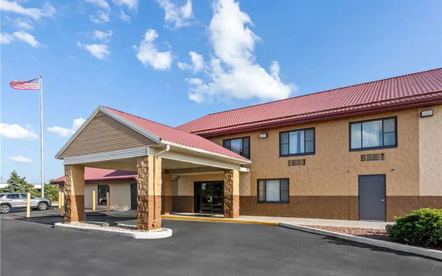 Super 8 by Wyndham Sturtevant/Racine