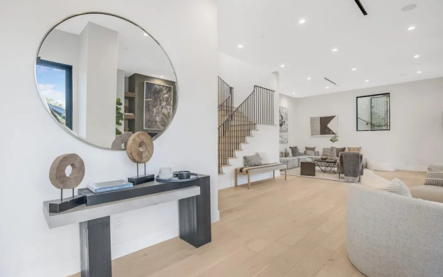 Belden Modern Villa - Iconic Hollywood Hills Retreat