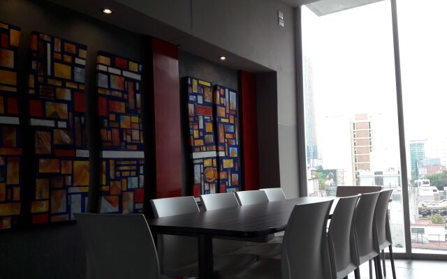 Hotel Block Suites