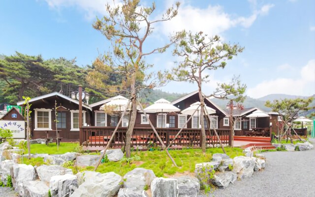 Taean Between Mountain & Sea Pension