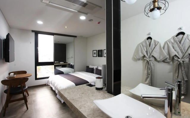 S& Hotel