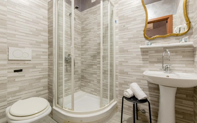 4-bdr Apt Among Colosseum&termini 10-people