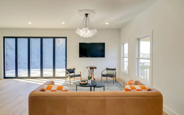 Hilltop Tennessee Retreat: Neyland Stadium Views!